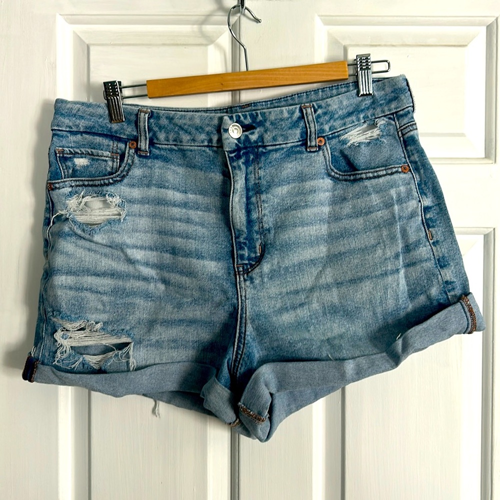 American Eagle size 16 distressed jean shorts